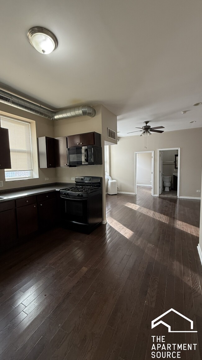 Building Photo - 1919 S Racine Ave Unit 2R