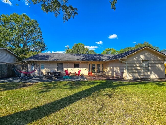 9507 Meadowbriar Ln