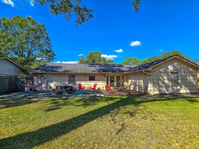 Photo - 9507 Meadowbriar Ln