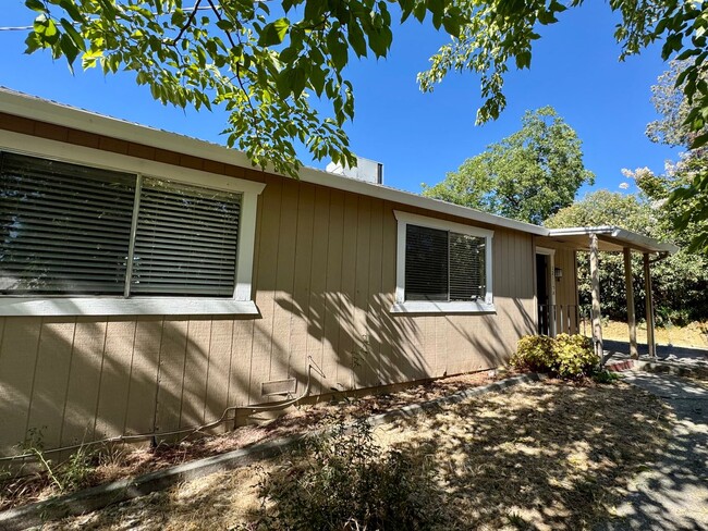 Building Photo - 12115 Dry Creek Rd Unit A