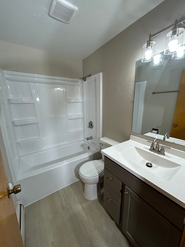 Building Photo - 400 Rainbow Dr Unit Apartment 3