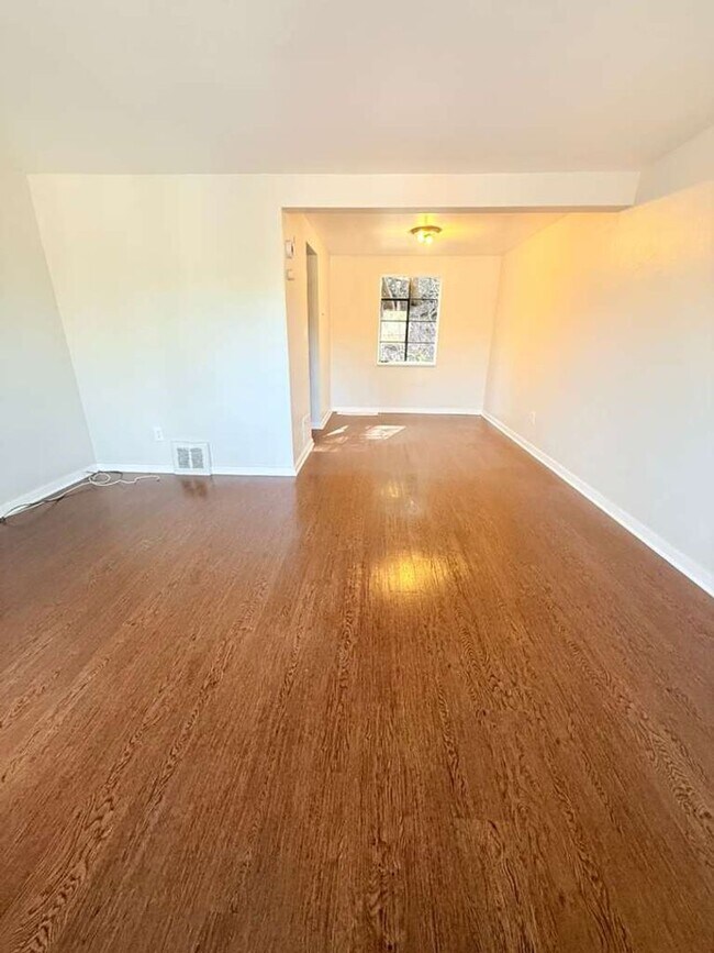 Photo - 2 Bedroom / 1 Bathroom House in Quiet Neighborhood