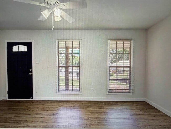4838 Shayne Ln
