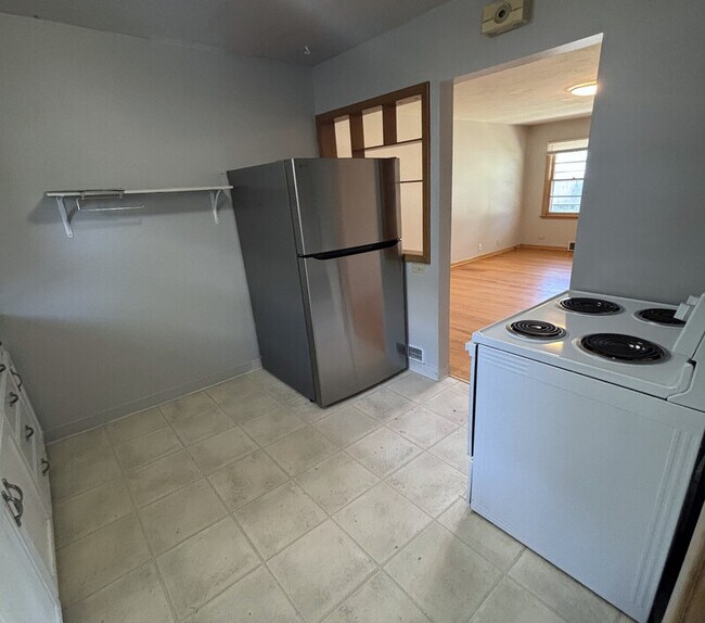 Photo - 2765 Everett St Rental