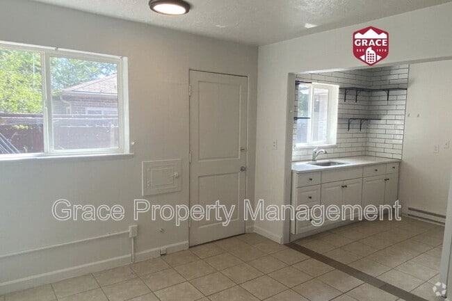 Building Photo - 1944 1/2 Oswego St. Rental