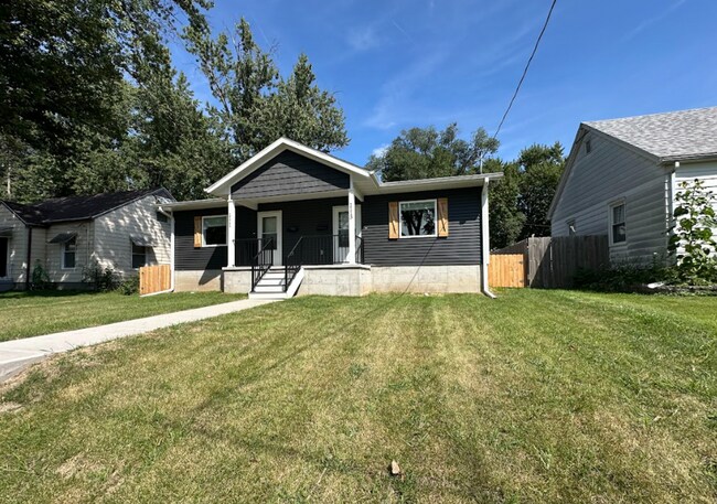 Photo - 2 Bedroom/1 Bath Duplex Available For Rent