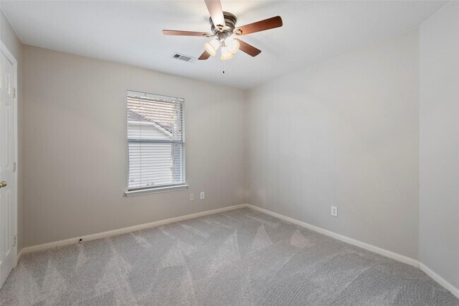 Photo - 35 N York Gate Ct