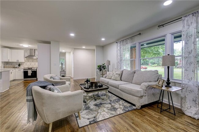 Photo - 131 Brookwood Dr SW