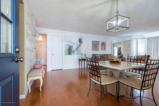 Photo - 185 Tulip Ln