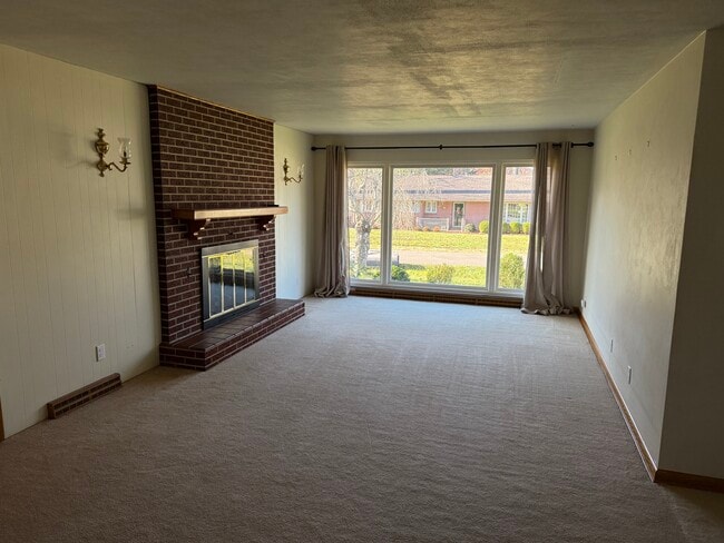 Sala de estar - 1011 Woodland Dr