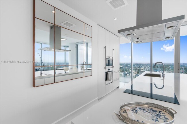 Photo - 700 NE 26th Terrace Unidad 5606