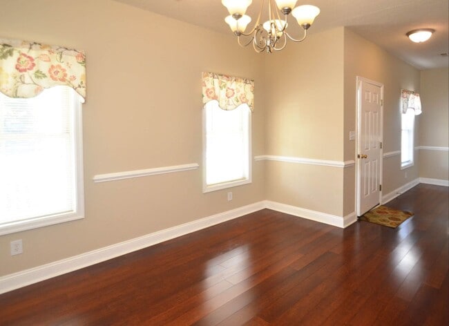 Photo - Live in Wyndhurst!