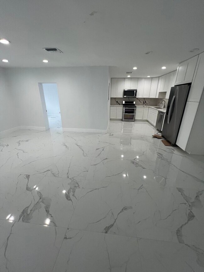 Photo - 700 NW 3rd Ave