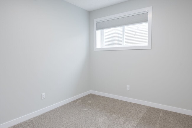 Photo - 1451 Cherniak Way SW