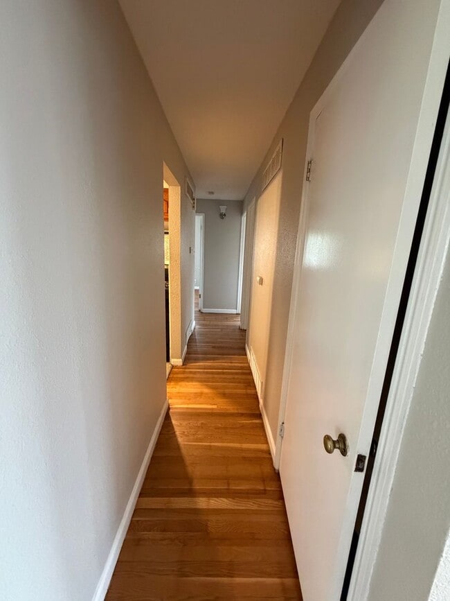 Photo - Charming & Comfortable Home in North County St. Louis