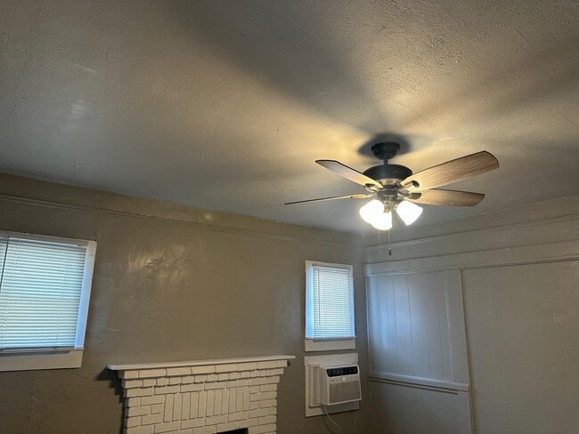 Photo - 601 8th St W