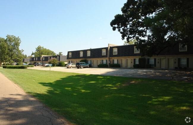 Building Photo - Clinton Commons Rental