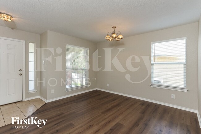 Photo - 466 Dolly Dr