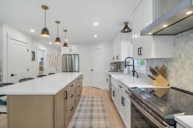 5 Taylor Ln