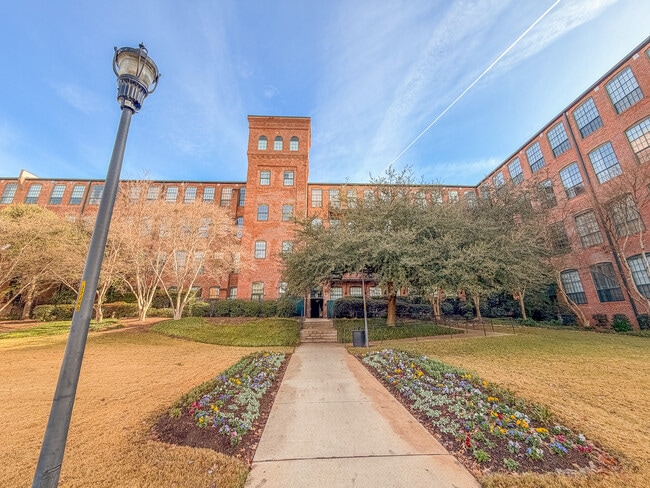 Building Photo - 328 Mills Ave