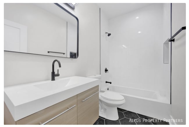 Photo - 4927 S Prairie Ave