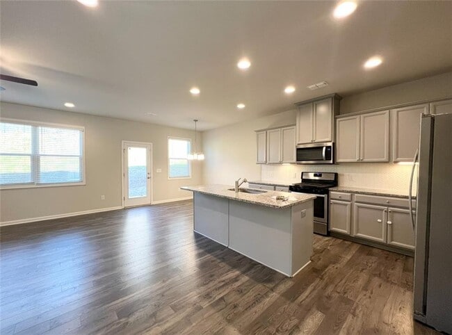 Photo - 1865 Parkades Path