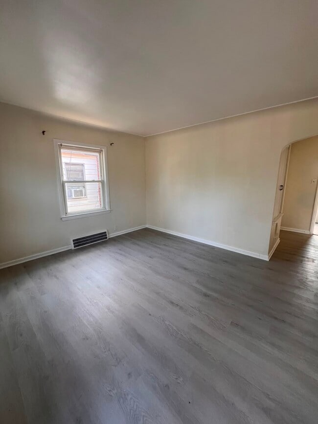 Photo - 18433 Conley St