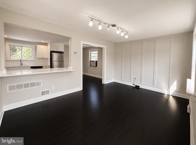Photo - 256 W Beidler Rd