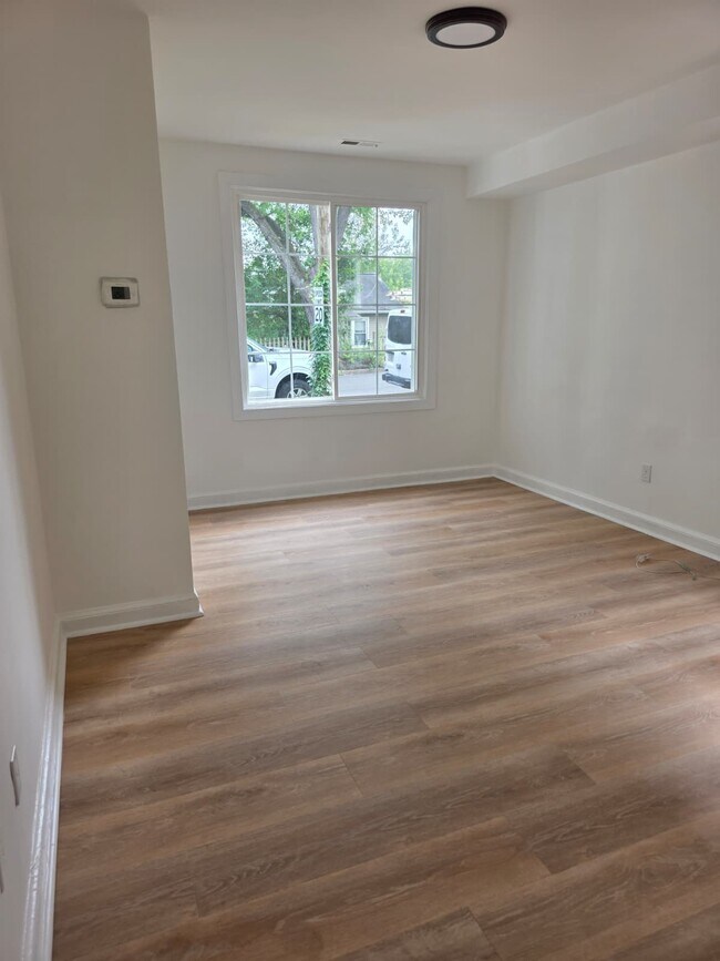 Photo - 4262 Clay St NE