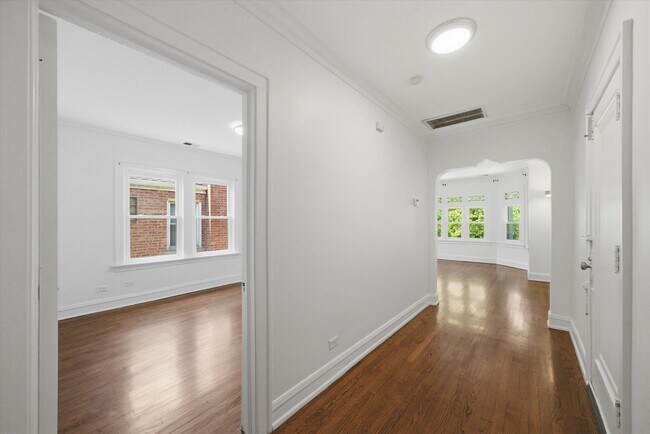 Photo - 2737 W Lunt Ave Unidad 2W