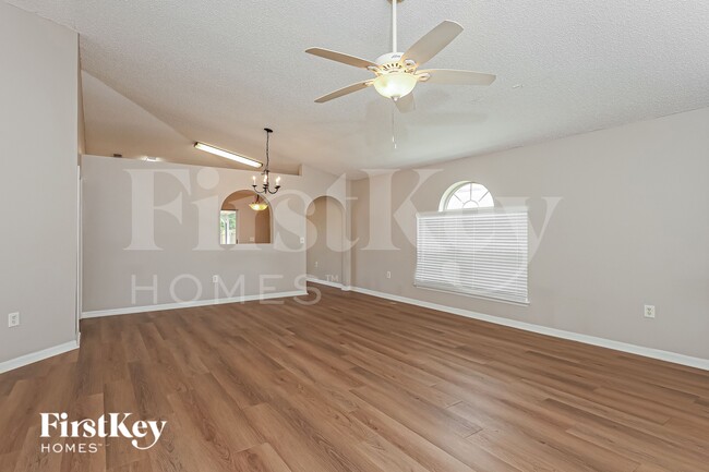 6883 Playpark Trail W
