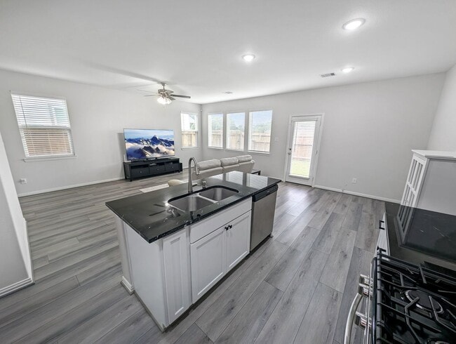 Photo - Inviting 3 Bed / 2.5 Bath Townhome with Flex Space & Easy I-10 Access in Katy