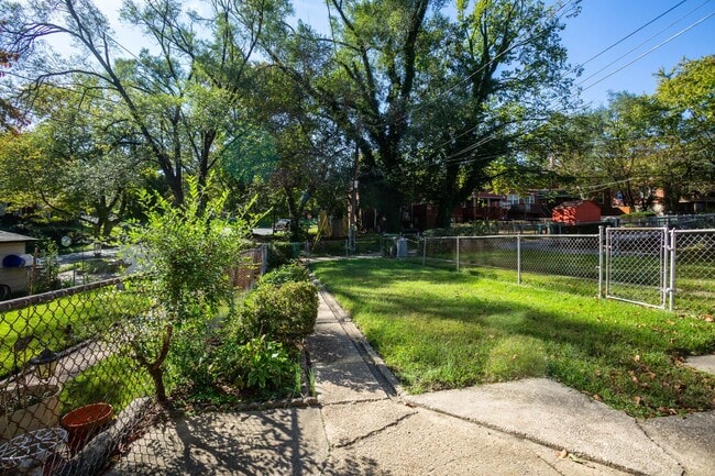 Photo - Charming 3 Bedroom/1 Bathroom Townhome in ...
