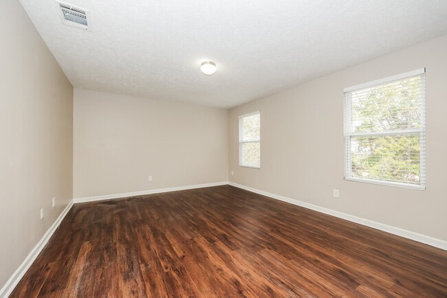 Photo - 608 Elderberry Way