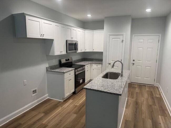 Photo - 210 Lenox Cir