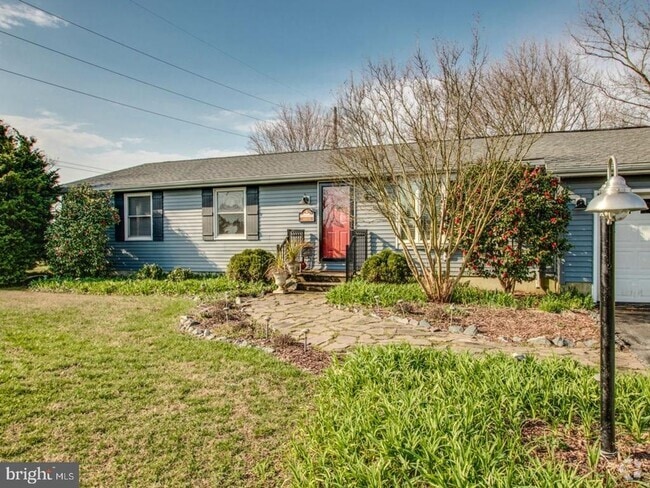 Building Photo - 18472 Linden Ln Rental