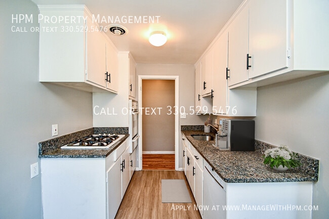 Photo - 885 S Green Rd