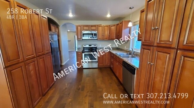 Photo - 258 Robert St