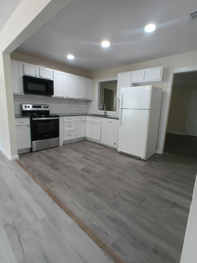 Photo - Freshened up ready for new tenants! Section 8 approved