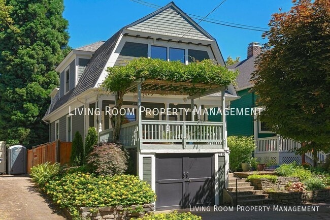 Building Photo - 2715 NW Savier St Rental