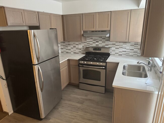 Building Photo - 1521 Berg Dr Unit 1S Rental