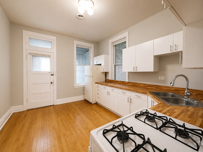 Photo - 1539 N Bosworth Ave Unit 2