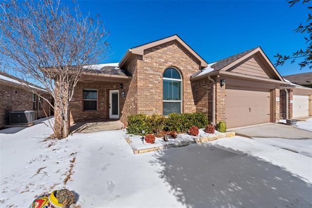 Photo - 328 Foxhunter St