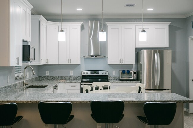 Building Photo - 305 Jettyview Rd