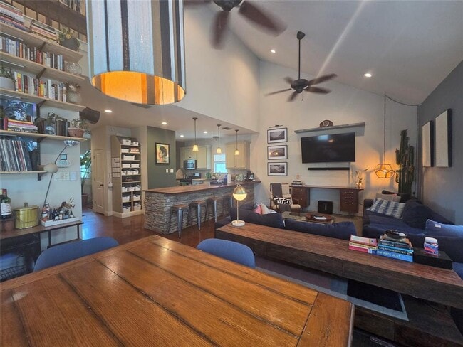 Photo - 408 W Croslin St