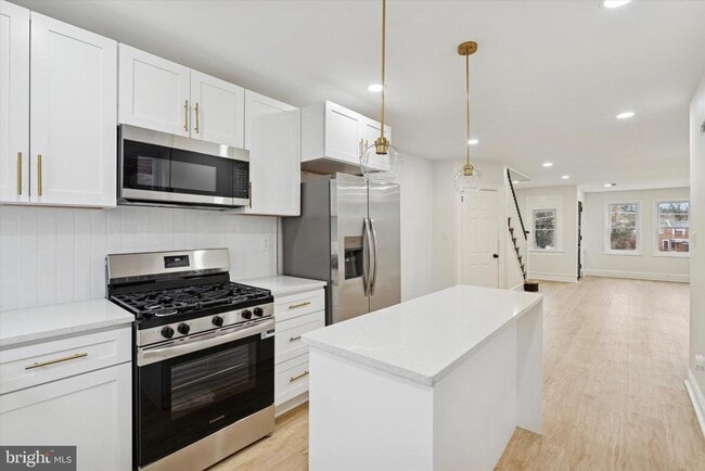 Photo - 417 E Upsal St