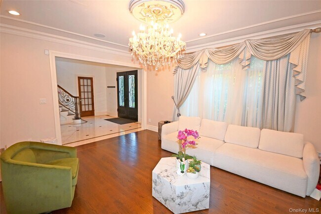 26 Spring Ln