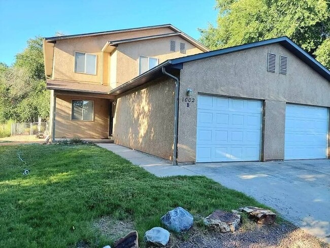 Building Photo - 1002 Ussie Ave