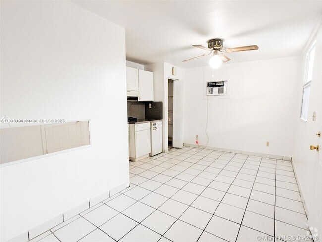 Building Photo - 2433 SW 11th St Unit B Rental