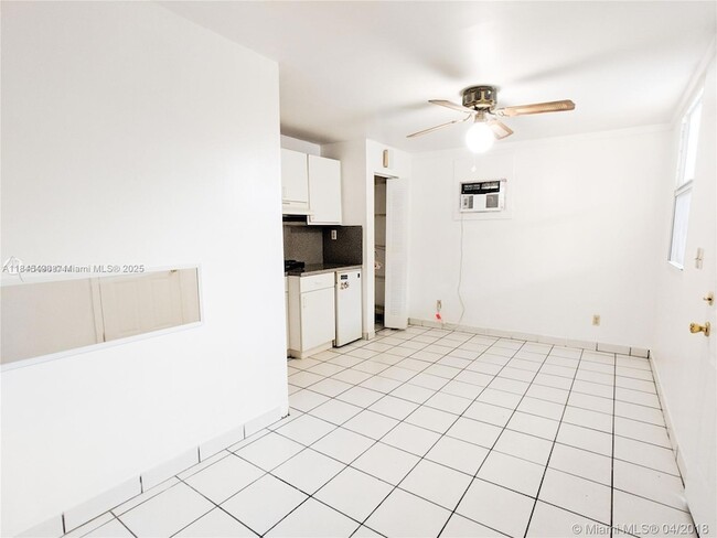 Photo - 2433 SW 11th St Unidad B Rental